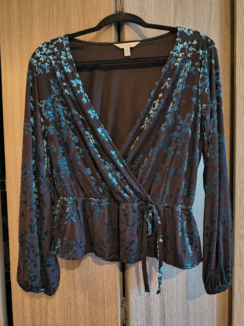 LC Lauren Conrad Black Blue Green Metallic Long Sleeved V-Neck Blouse Size M